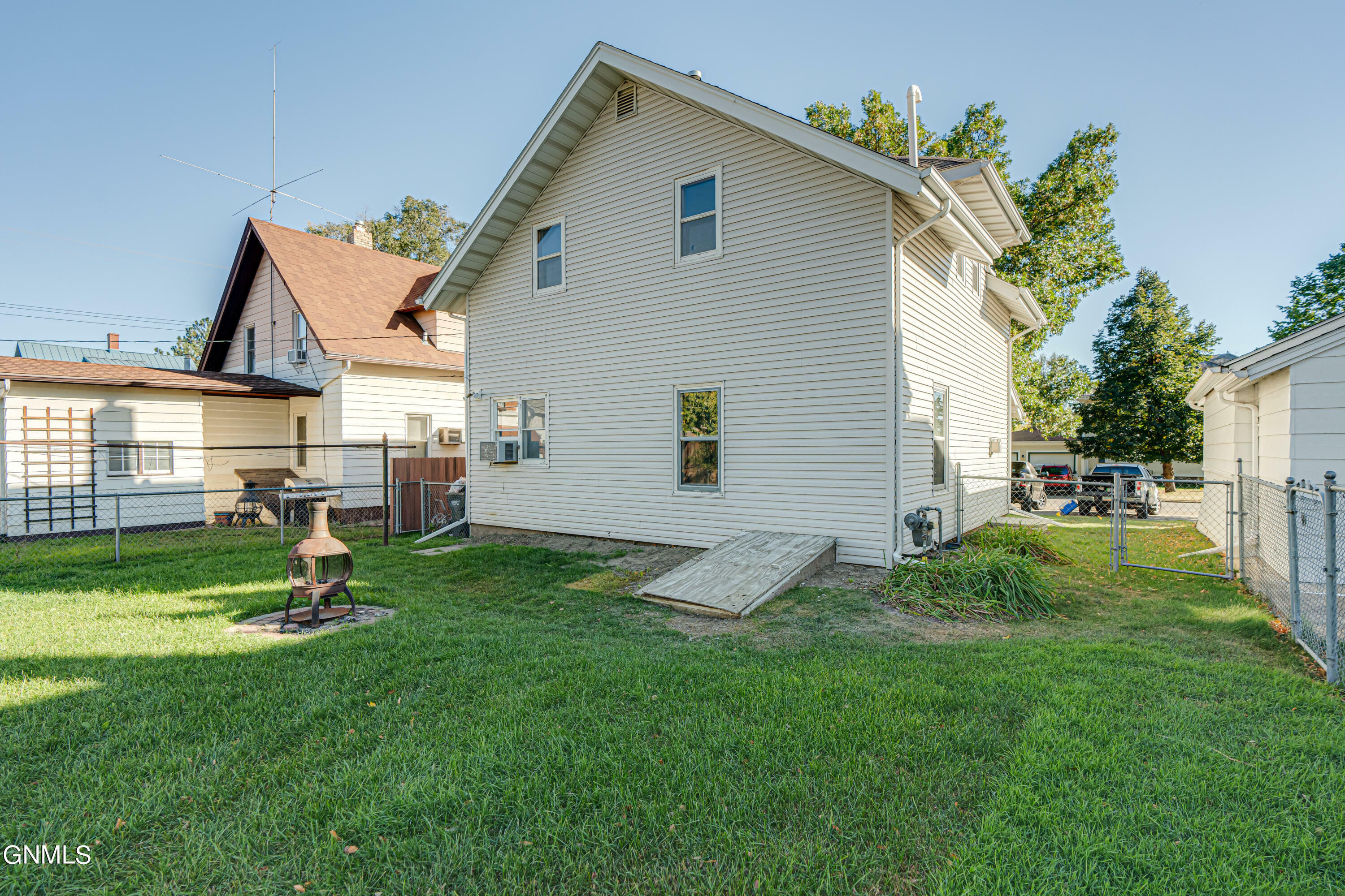 Property Photo:  708 1st Street NW  ND 58554 