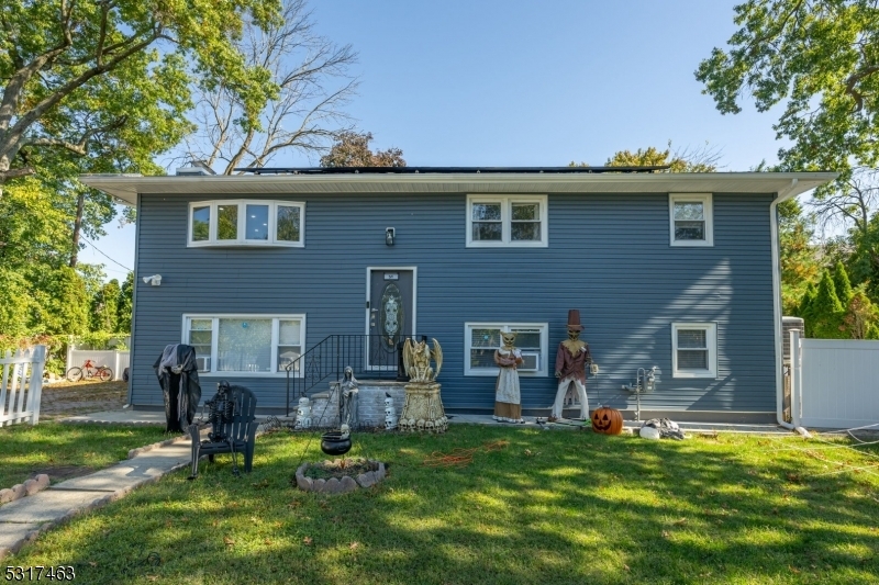 Property Photo:  51 Woodcliff Ave  NJ 07424 