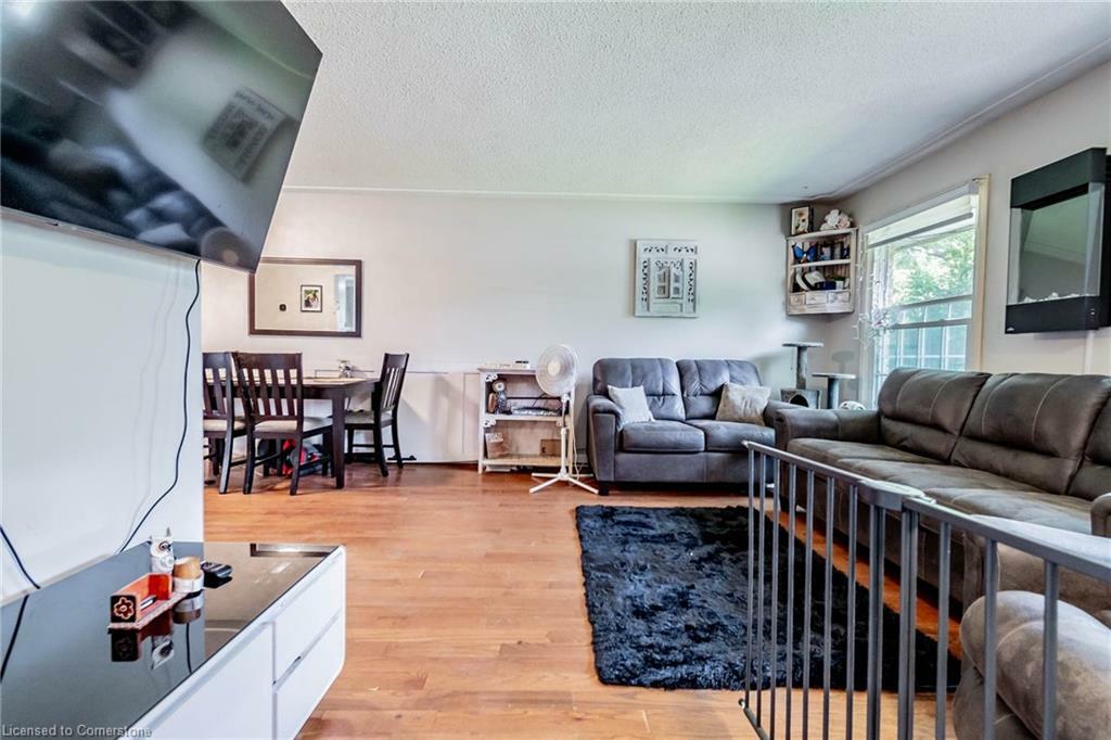 Property Photo:  2 1/2 Leaside Drive  ON L2M 4G5 