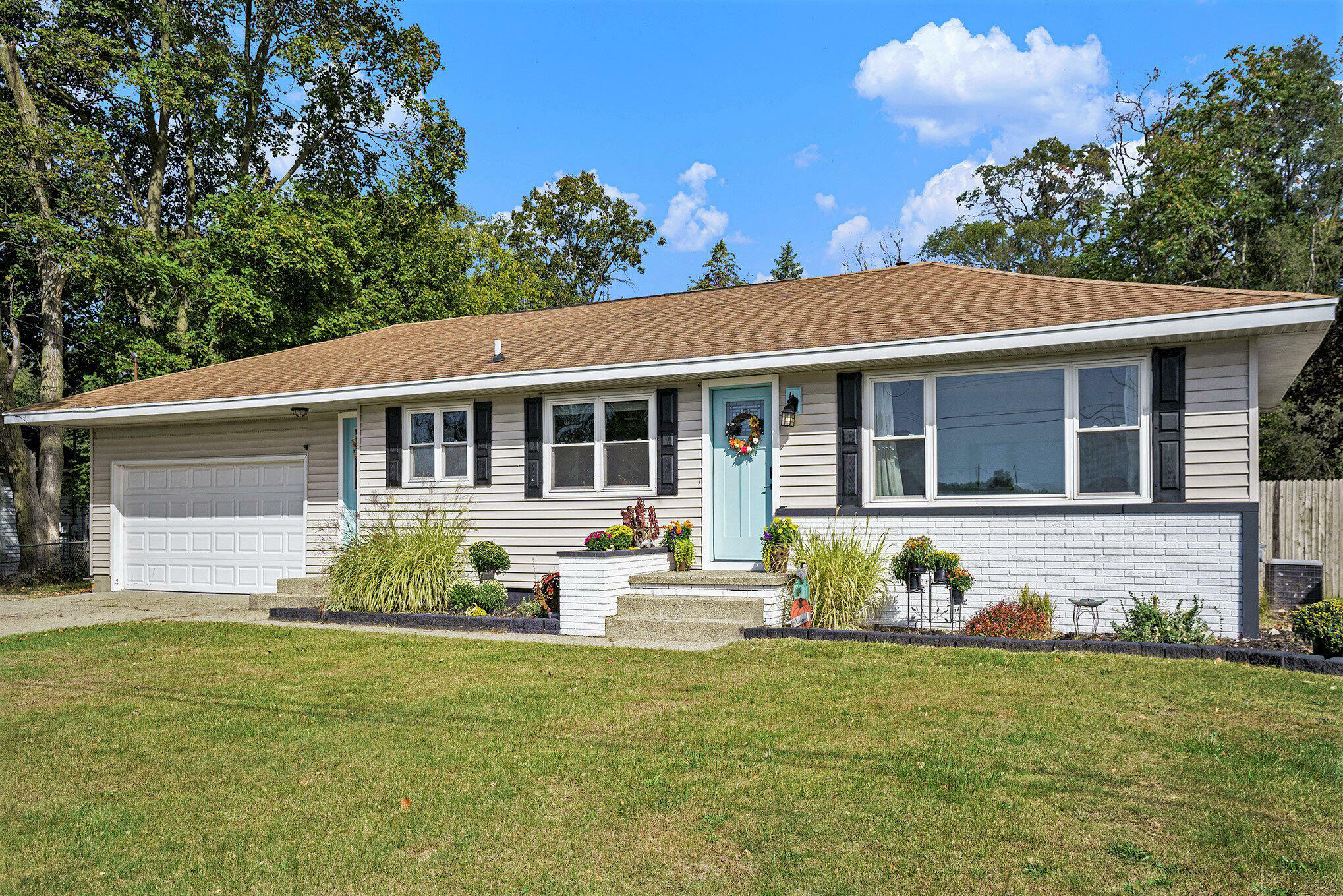 Property Photo:  1698 Evanston Avenue  MI 49442 