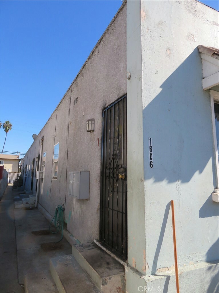 Property Photo: 1636 Pacific Avenue CA 90813
