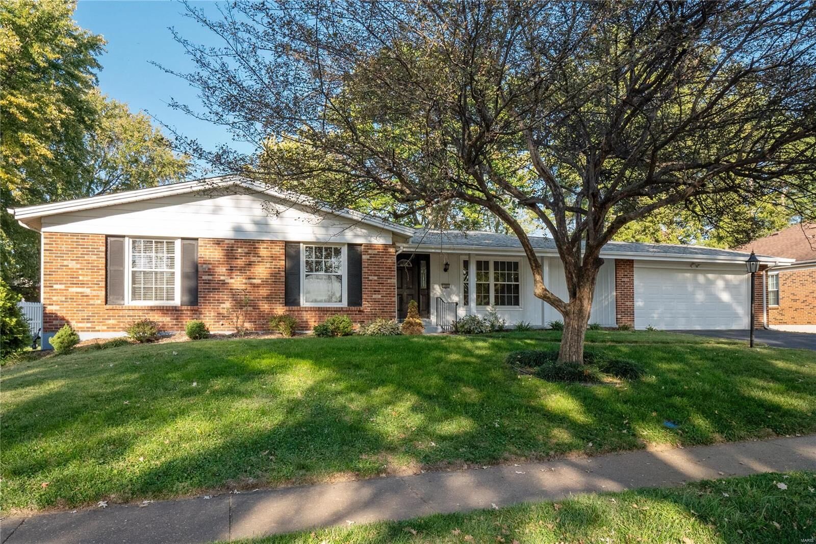 Property Photo: 11201 Queensway Drive MO 63146