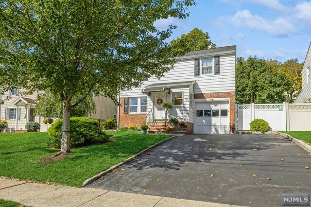 Property Photo:  18 Hillside Avenue  NJ 07009 