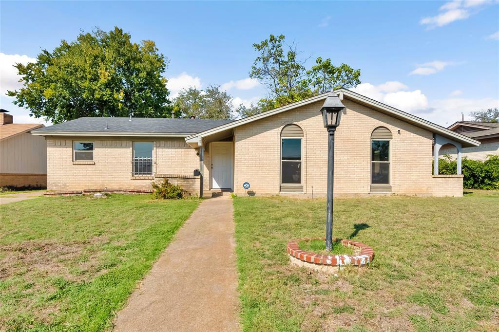 Property Photo:  407 Azalea Lane  TX 75137 