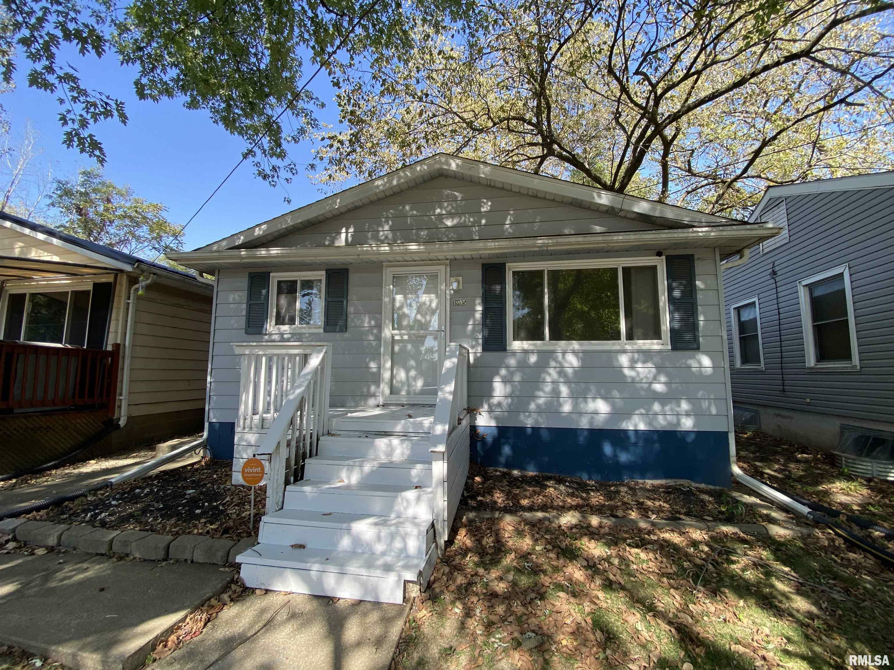 Property Photo:  1905 E Purdue Street  IL 61614 