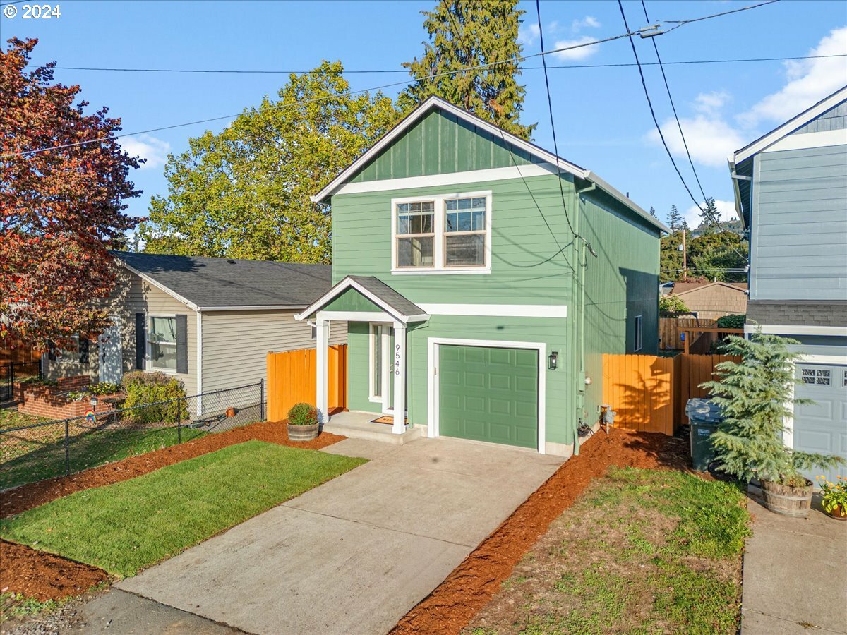 Property Photo:  9546 SE 76th Ave  OR 97222 