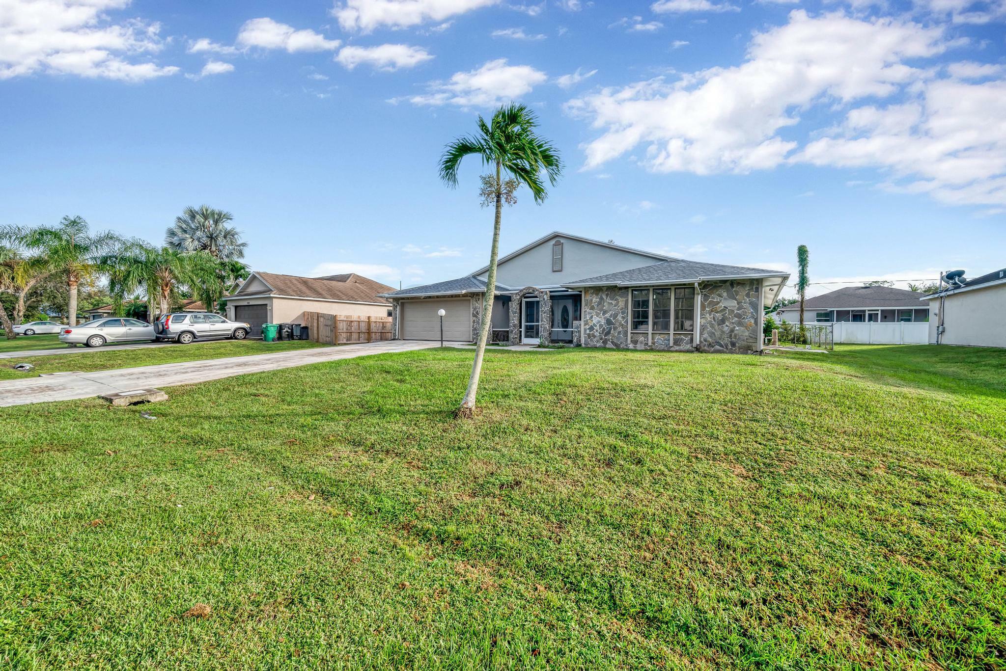 Property Photo:  254 SW Glenwood Drive  FL 34984 