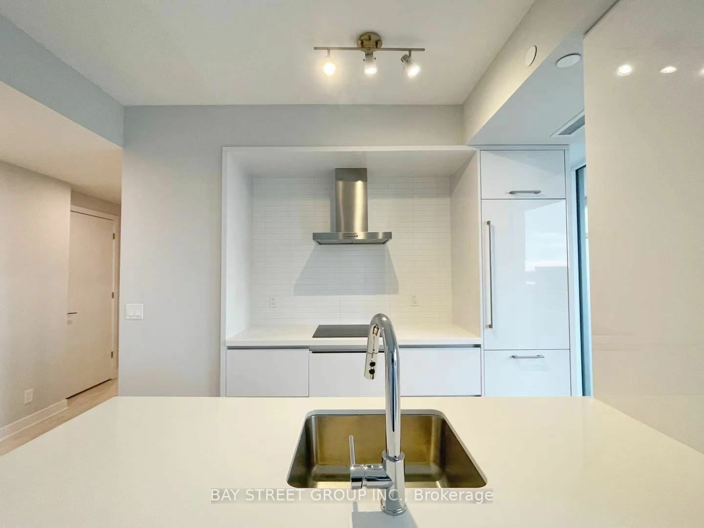 Property Photo:  2221 Yonge St 808  ON M4S 2B4 