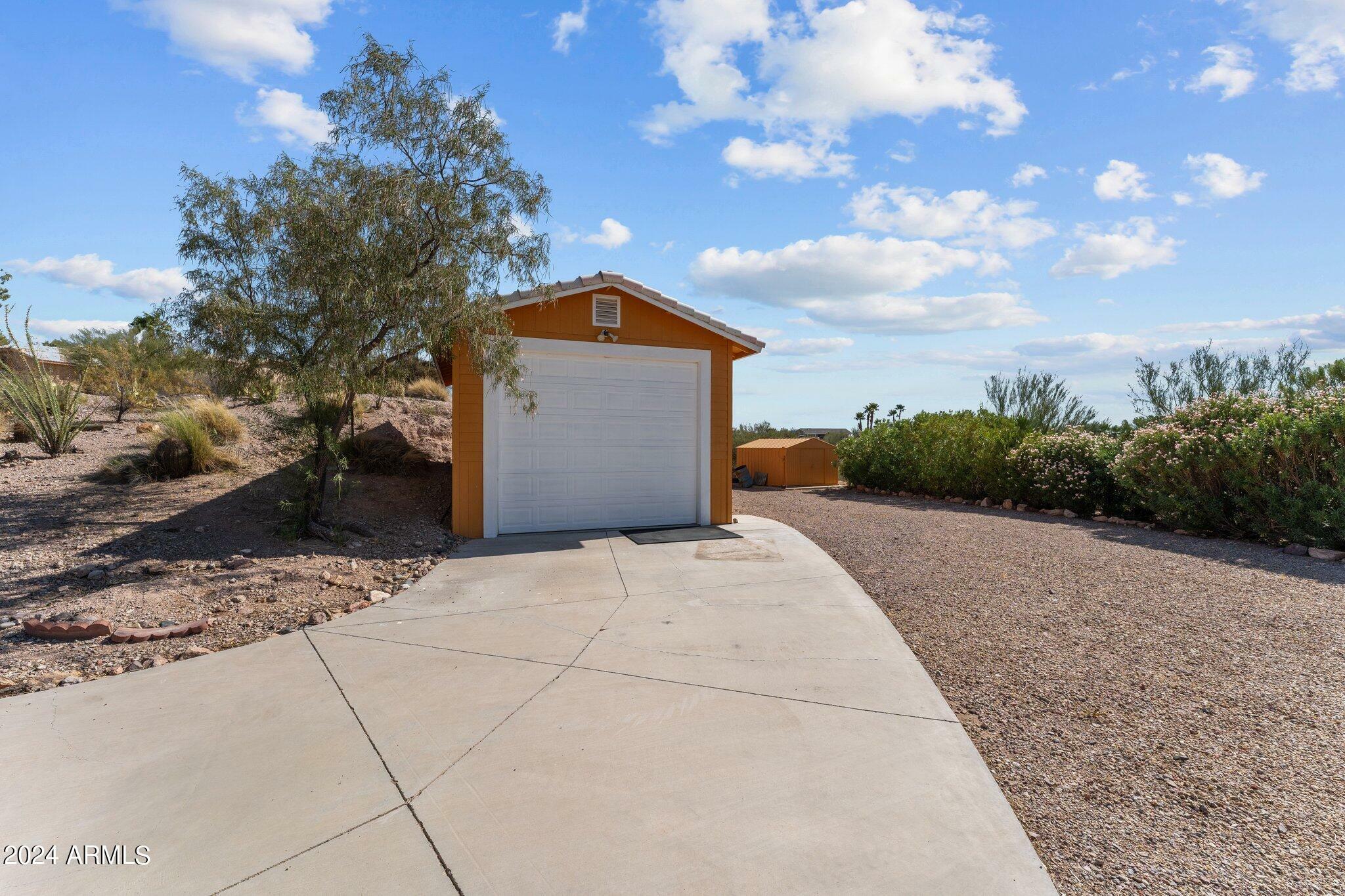 Property Photo:  1216 Easy Street  AZ 85390 