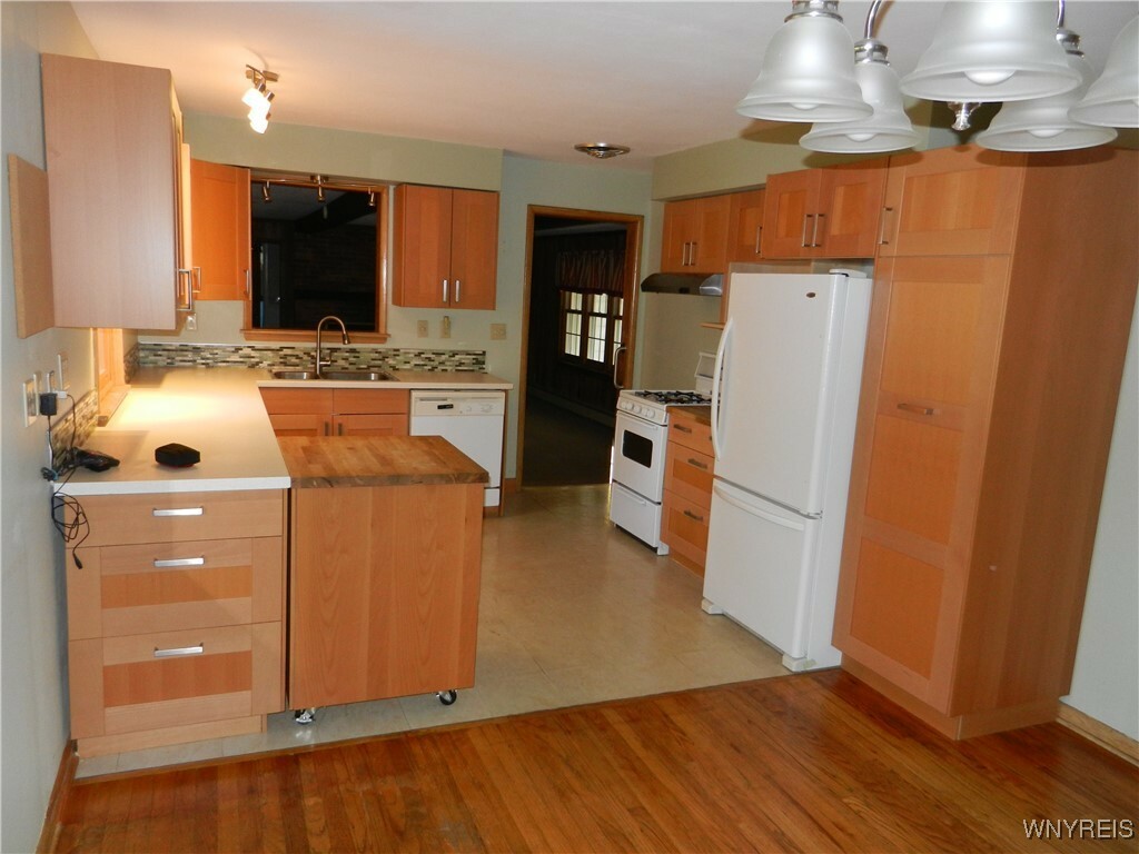 Property Photo:  4180 Norway Place  NY 14075 