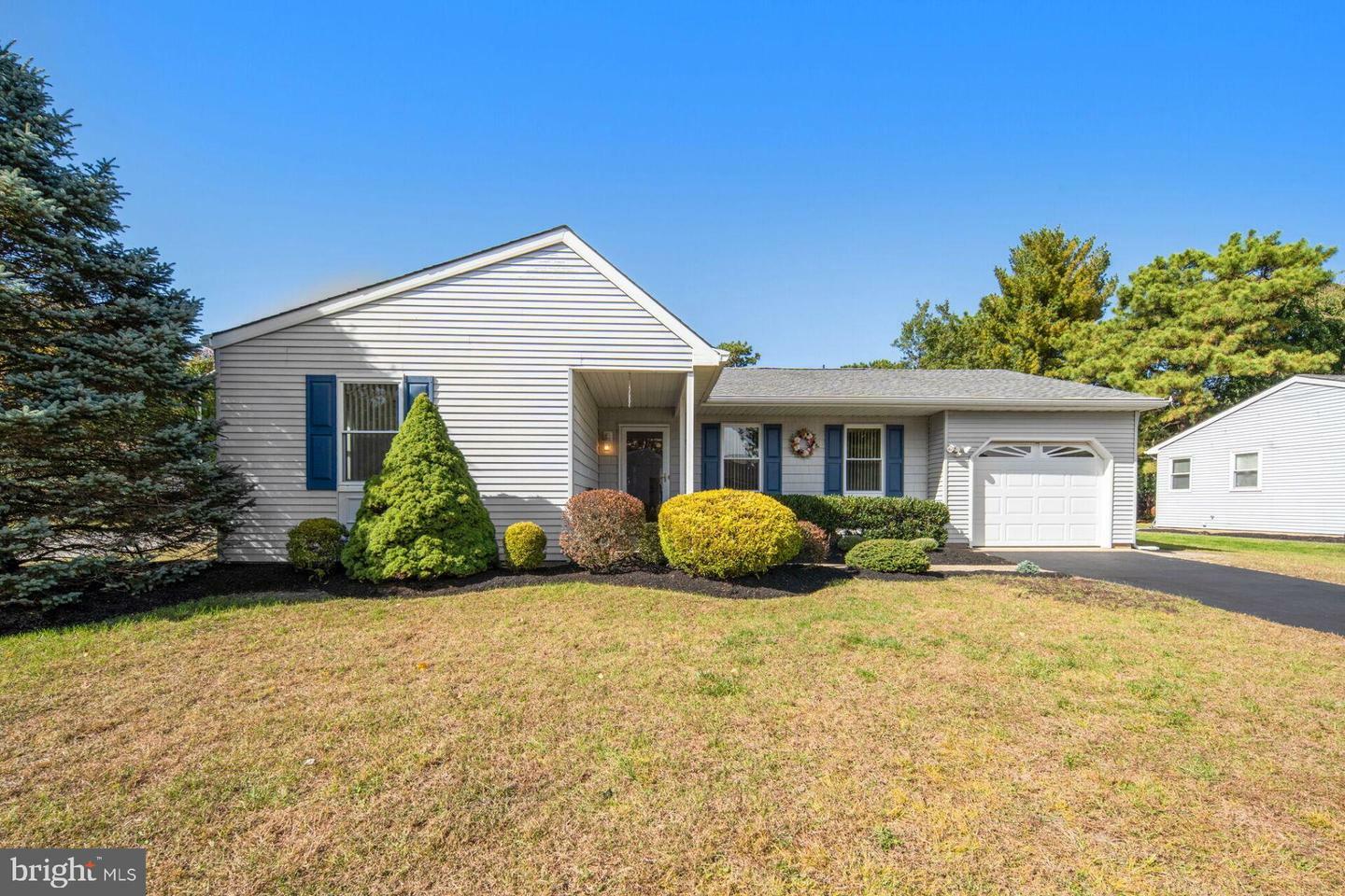 Property Photo:  26 Penwood Dr  NJ 08759 