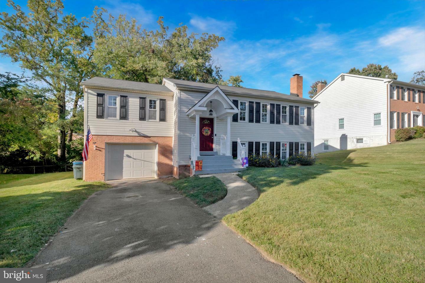 Property Photo:  7406 Beverly Manor Drive  VA 22003 