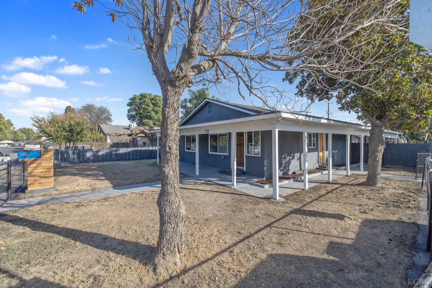 Property Photo:  733 W Prospect Avenue  CA 93291 