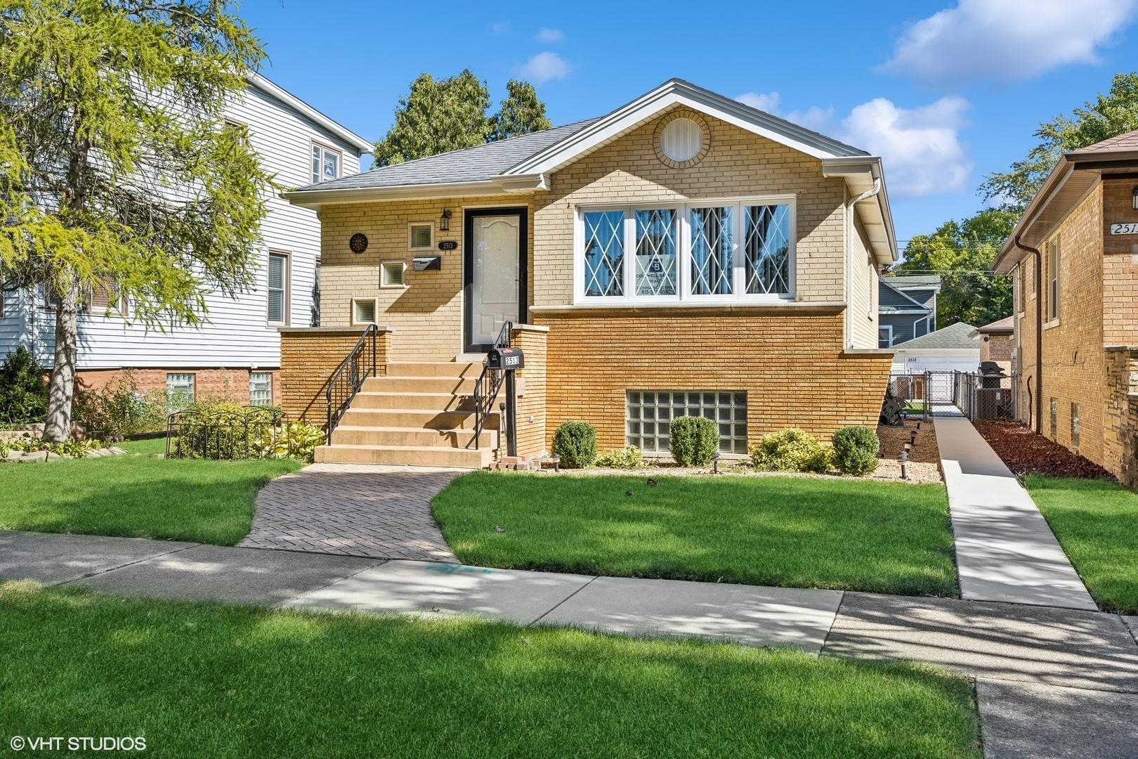 Property Photo:  2513 Westover Avenue  IL 60546 