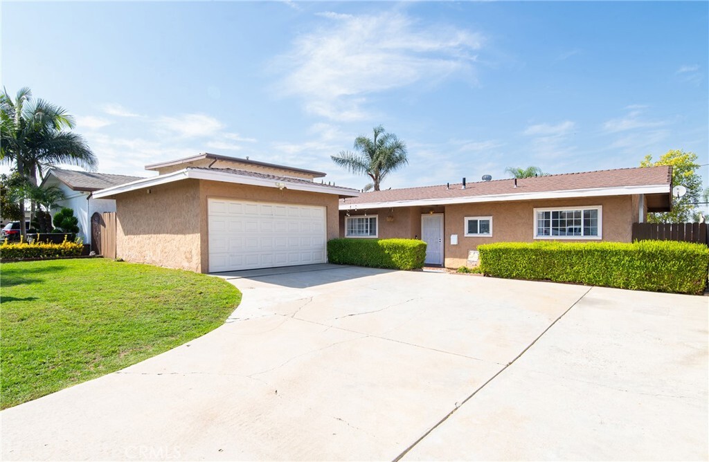 Property Photo: 10237 Mina Avenue CA 90605
