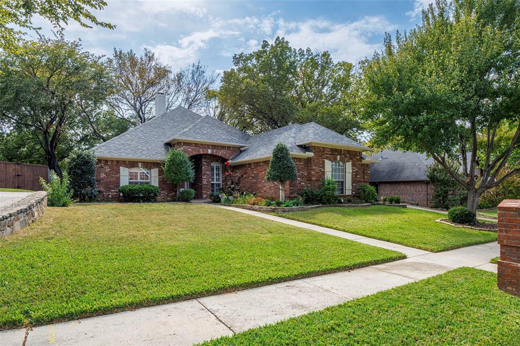 Property Photo:  912 Carousel Drive  TX 76021 