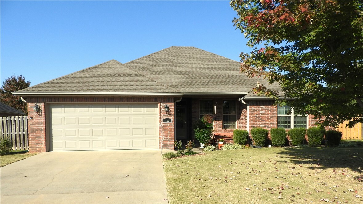 Property Photo:  402 SW Arch Street  AR 72712 