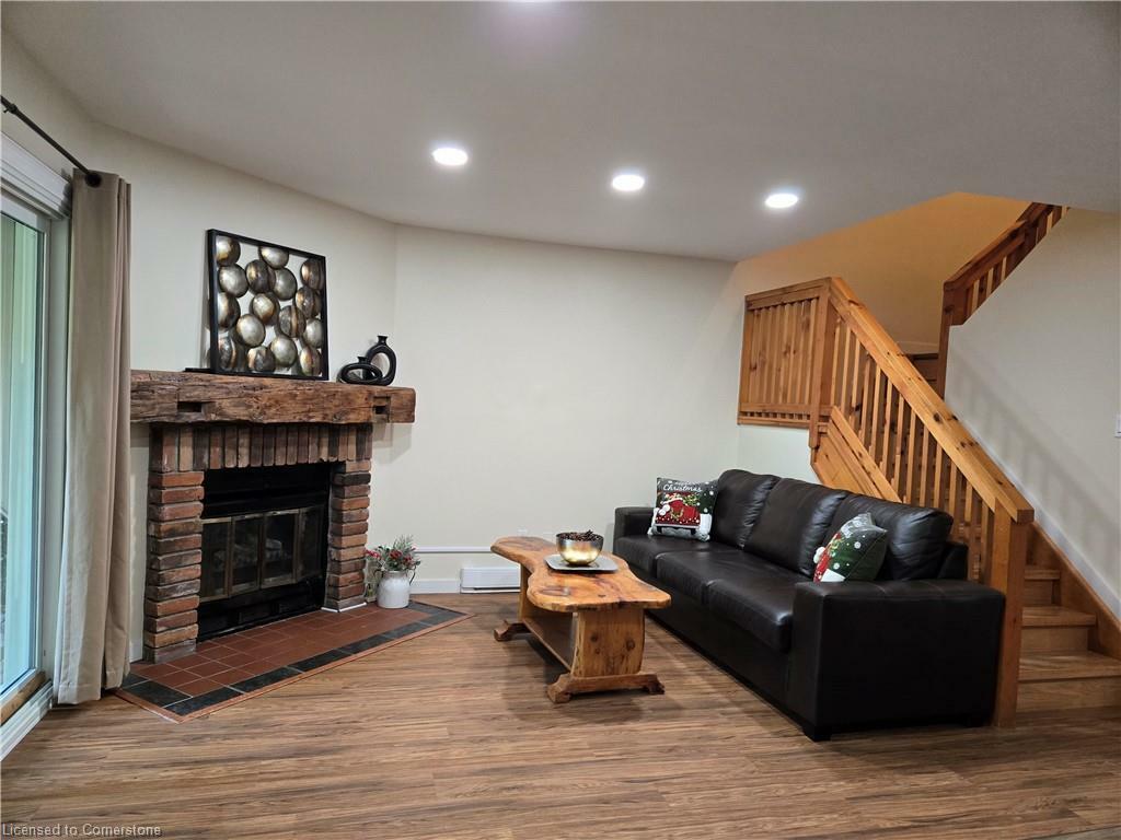 Property Photo:  553 Oxbow Crescent  ON L9Y 5B4 