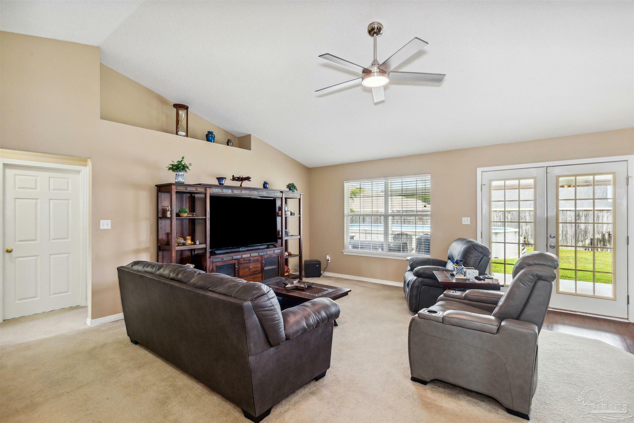 Property Photo:  5110 Chinook Ave  FL 32507 