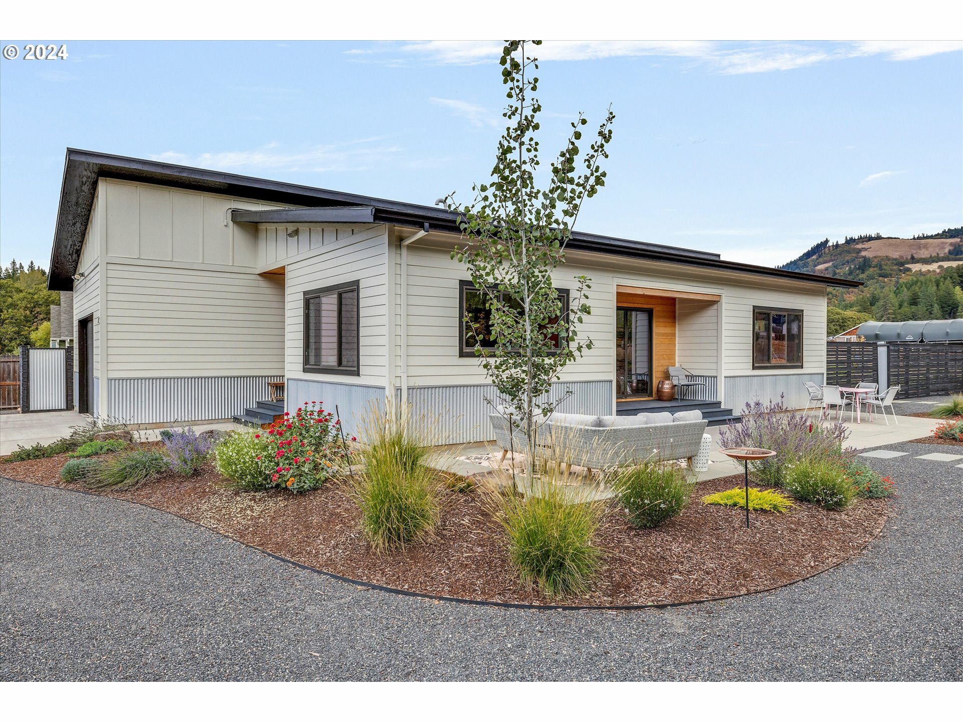 Property Photo:  2 Longbow Ct  WA 98672 