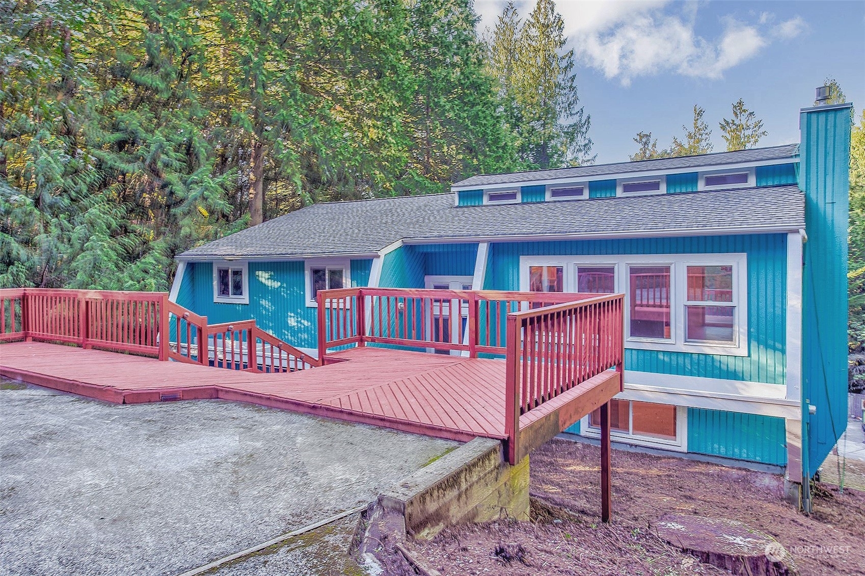 Property Photo:  24820 SE Mirrormont Way  WA 98027 