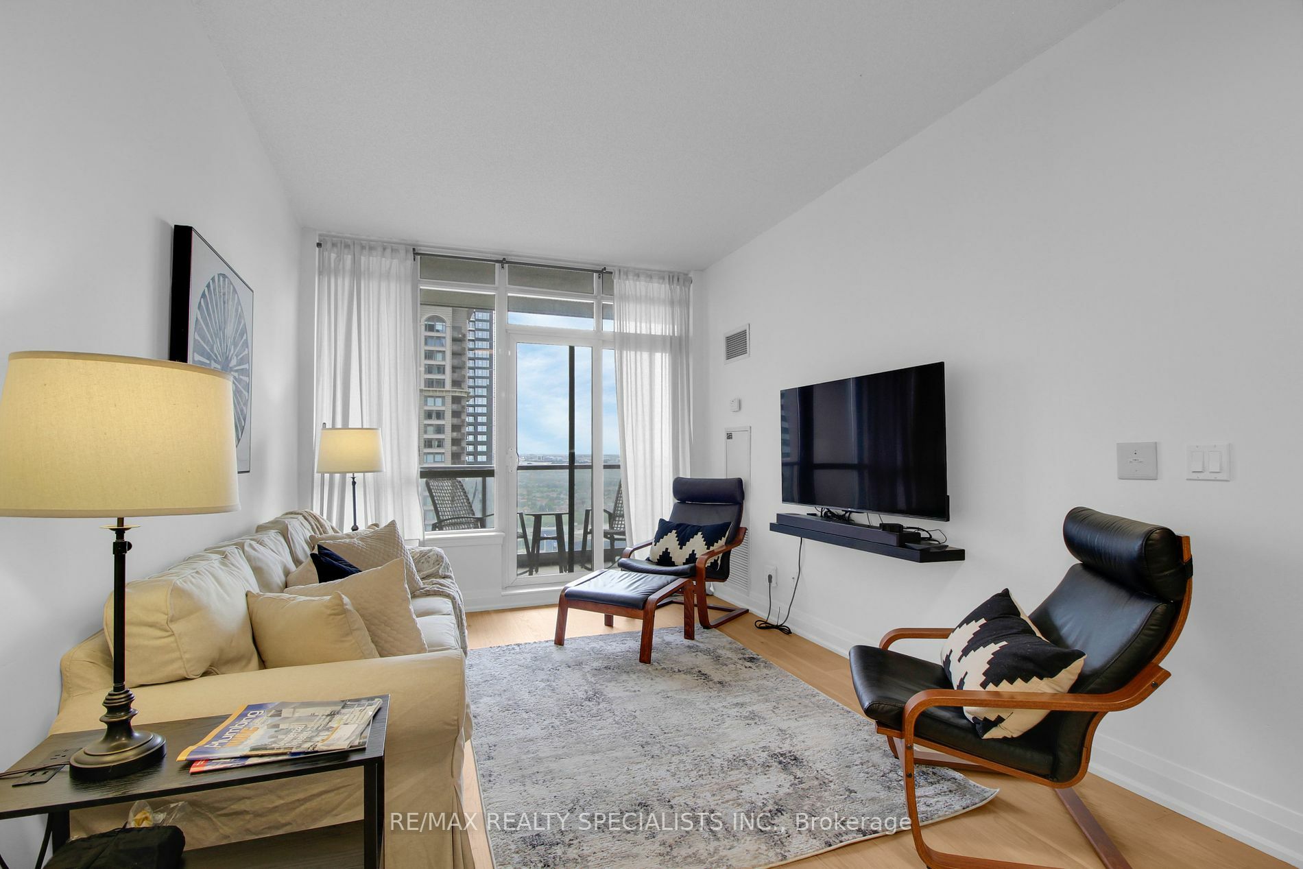 Property Photo:  388 Prince Of Wales Dr 2806  ON L5B 0A1 