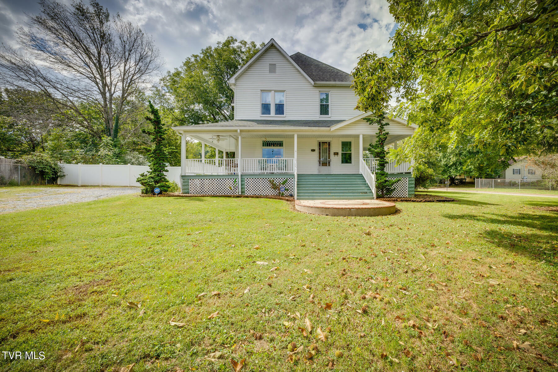 604 Maple Street  Elizabethton TN 37643 photo