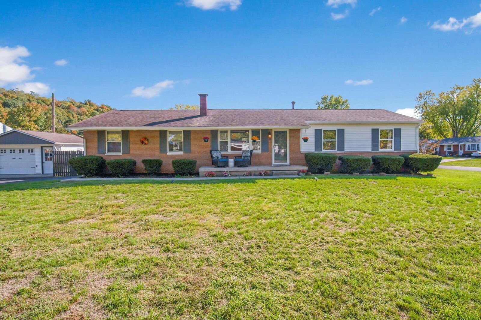 Property Photo: 14 Coventry Court OH 45601