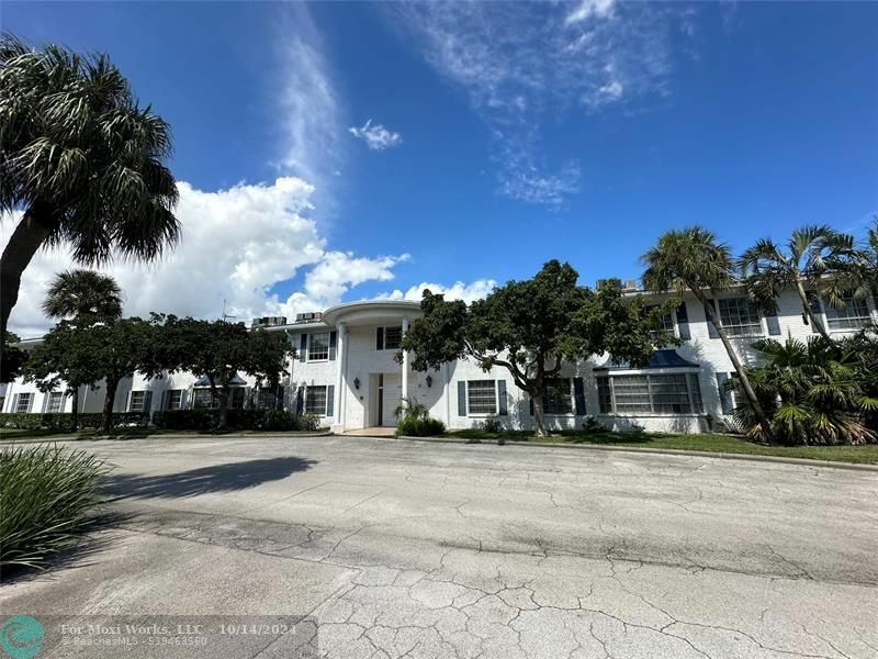 Property Photo:  2221 NE 68th St 927  FL 33308 