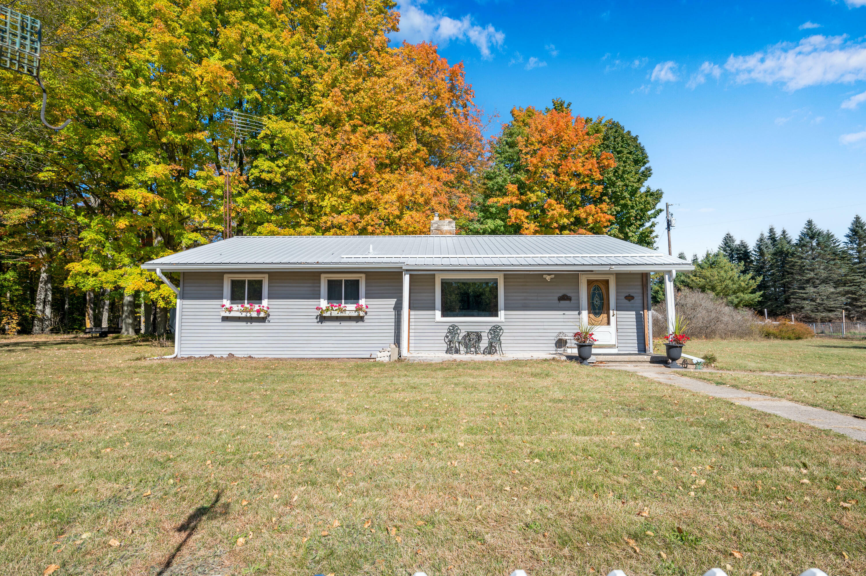 Property Photo:  21598 Sylvan Road  MI 49677 