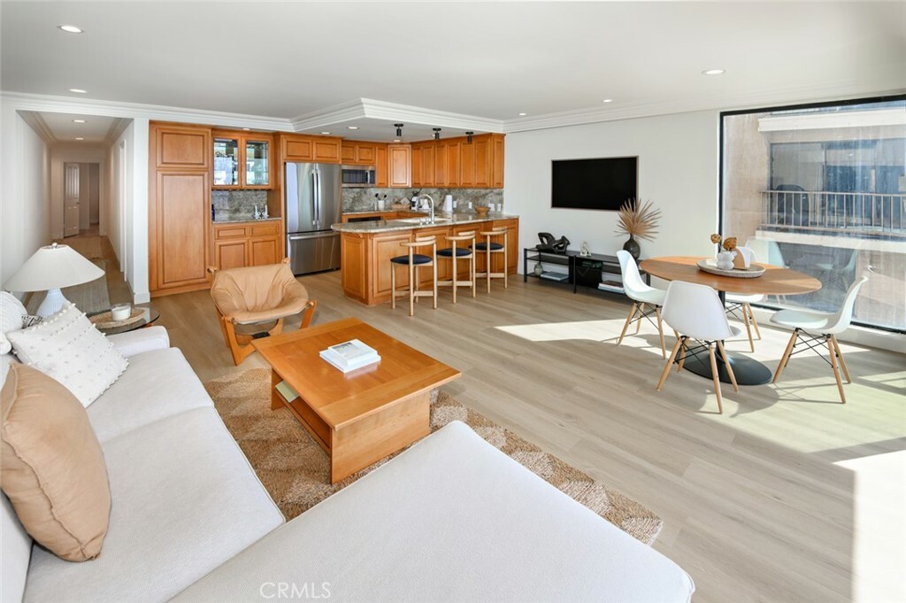 Property Photo:  721 Esplanade 301  CA 90277 