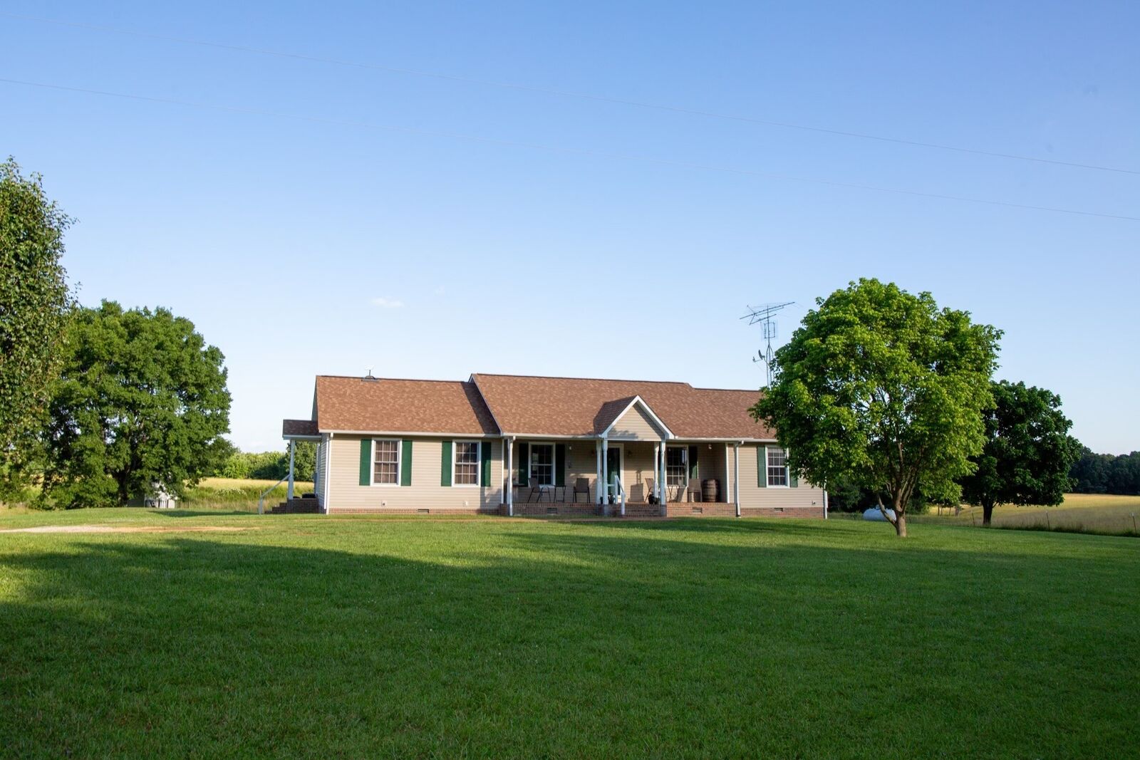 Property Photo: 3894 Muckle Branch Rd TN 38456