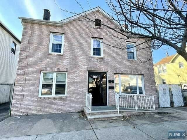 Property Photo:  185 Hudson Street 1  NJ 07601 