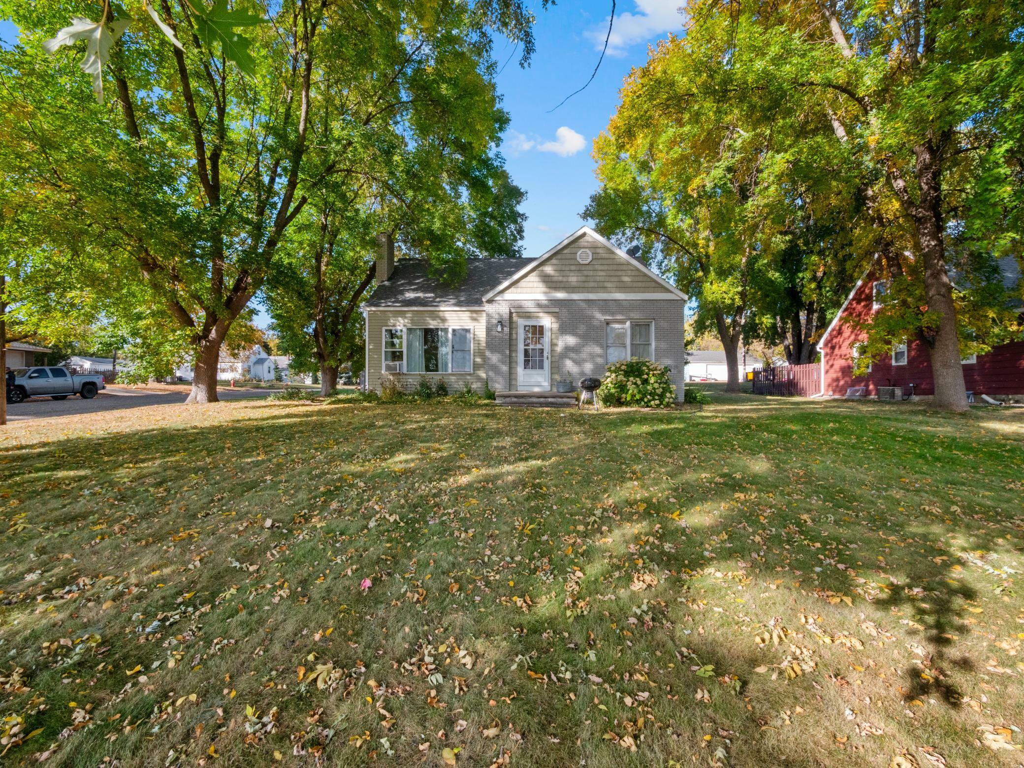 Property Photo:  600 E 7th Street  MN 56381 