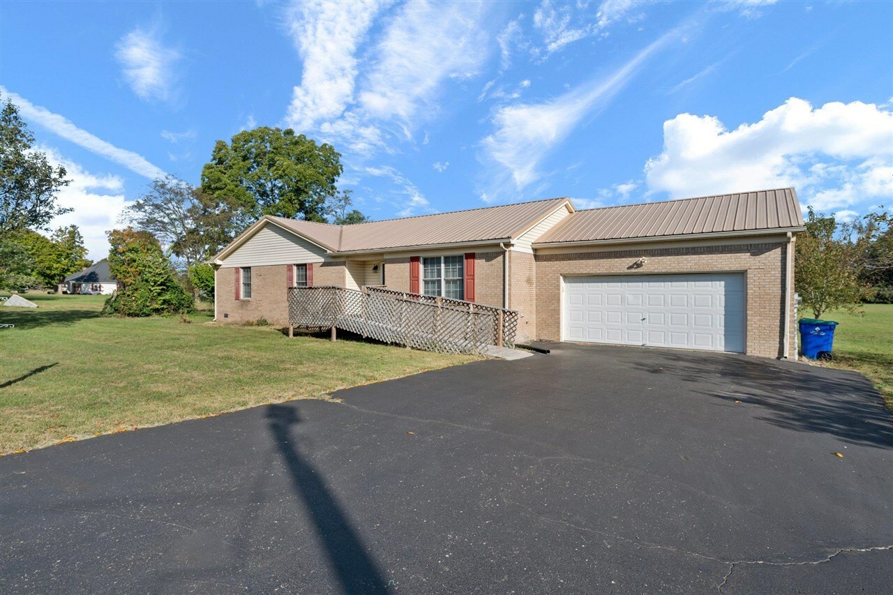 Property Photo:  1012 W Cedar Street  KY 42134 