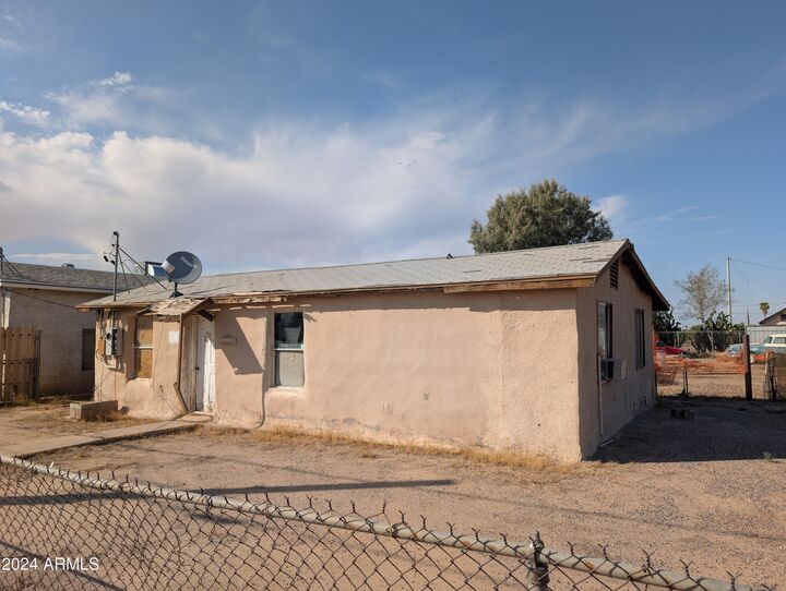 Property Photo: 208 W Dr Martin Luther King Jr Street AZ 85131