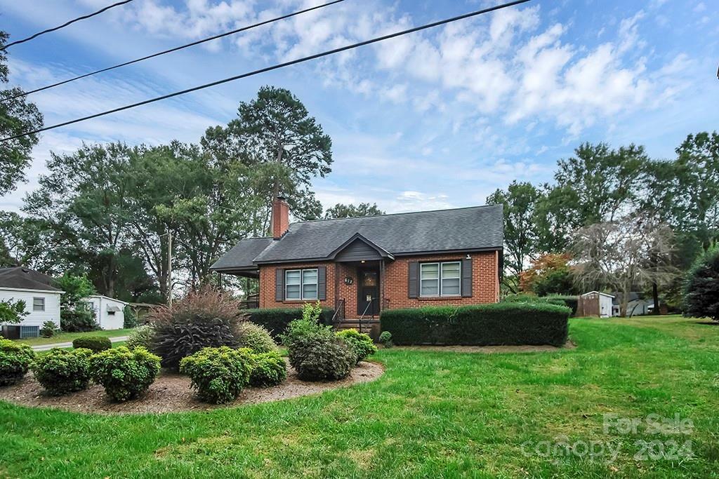 Property Photo:  612 Lowell Avenue  NC 28098 