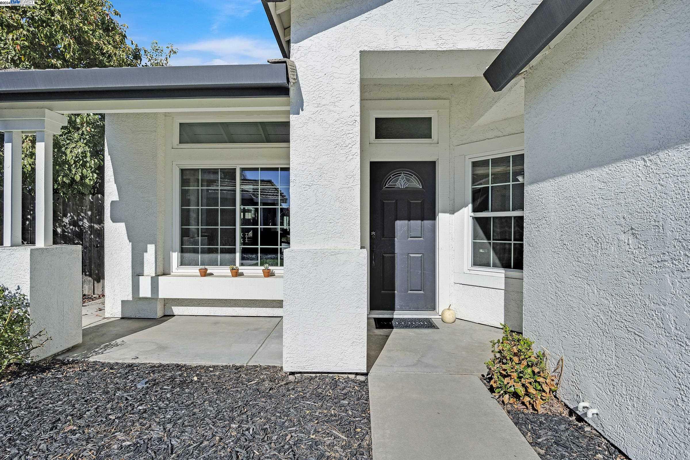 Property Photo:  1835 Lone Fox Ct  CA 95376 