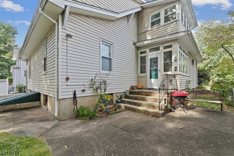 Property Photo:  17 Brook St  NJ 07081 