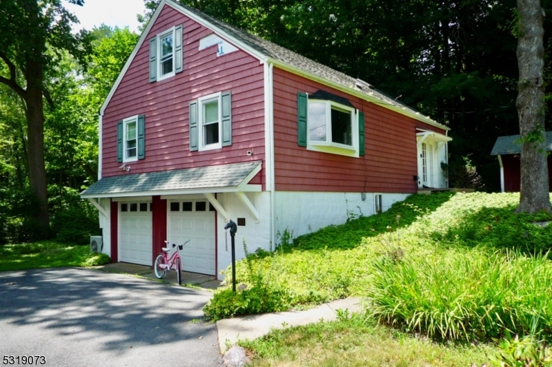 Property Photo:  46 Oak Rd  NJ 07005 