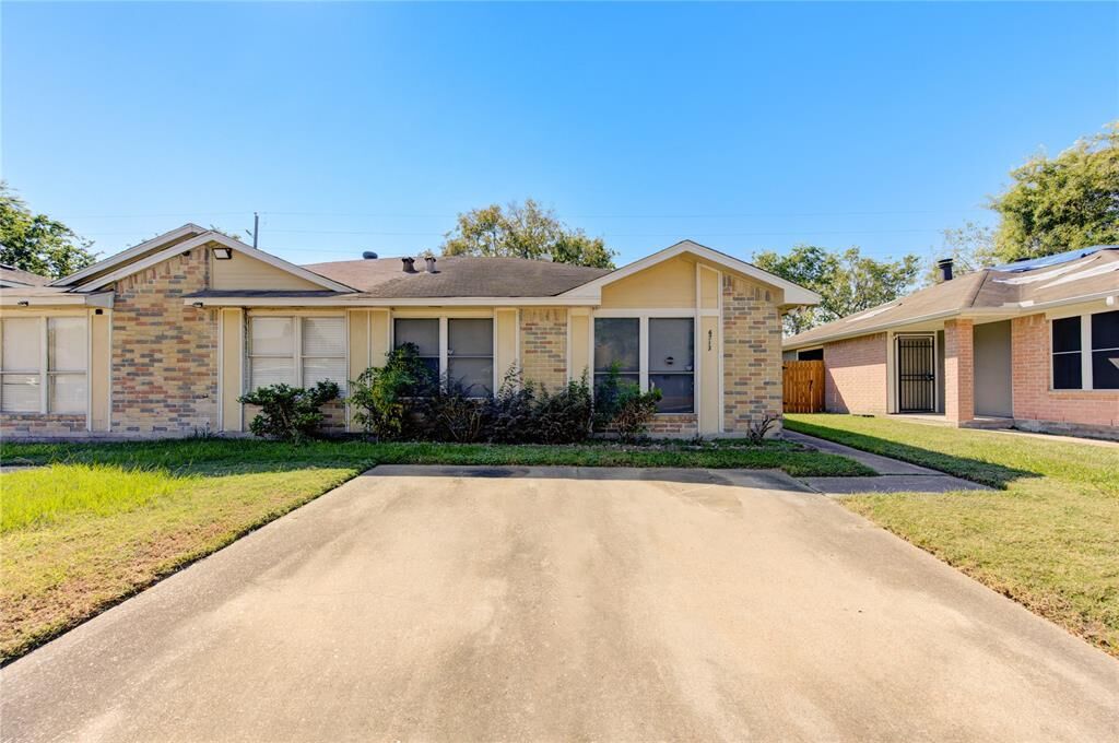 Property Photo:  6713 Greenyard Drive  TX 77086 