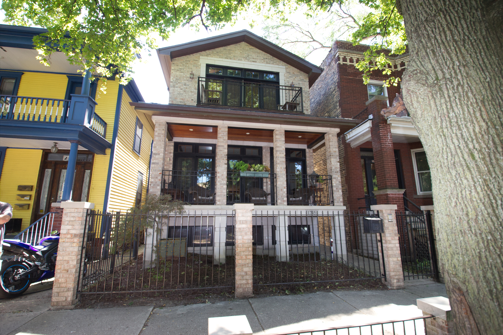 1745 W Cornelia Avenue  Chicago IL 60657 photo