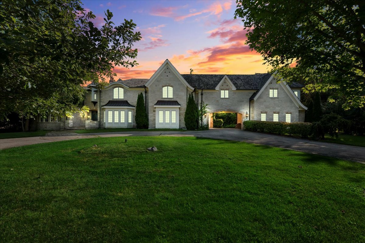 Property Photo: 388 N Deere Park Drive E IL 60035