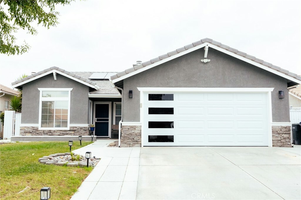 Property Photo:  2916 Hampton Avenue  CA 92545 