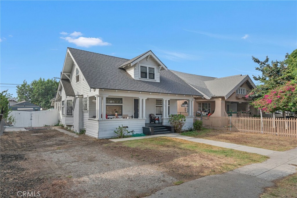 Property Photo:  1040 W 48th Street  CA 90037 