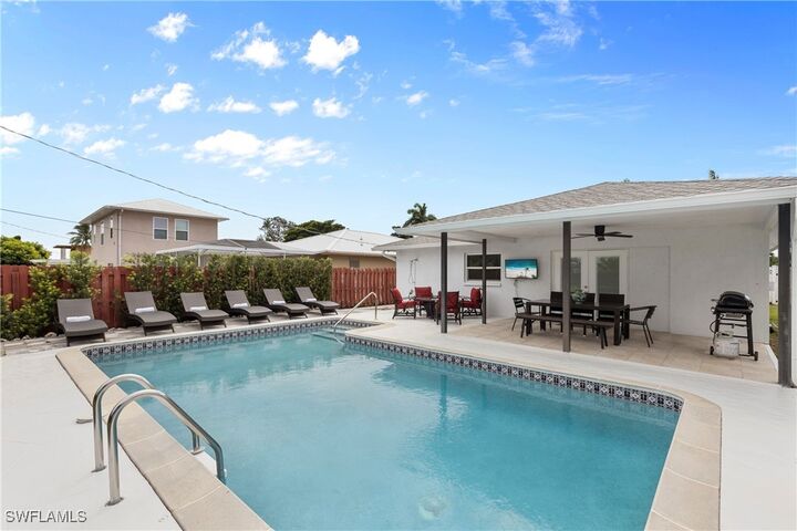 Property Photo: 683 94th Avenue N FL 34108