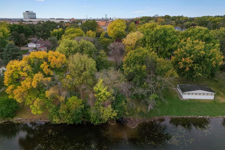 Property Photo:  509 Gentry Avenue N  MN 55128 