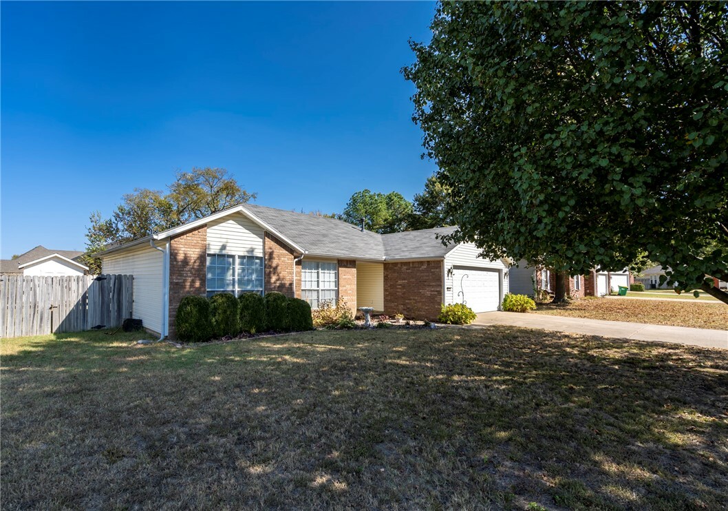 Property Photo:  472 Aster Avenue  AR 72730 