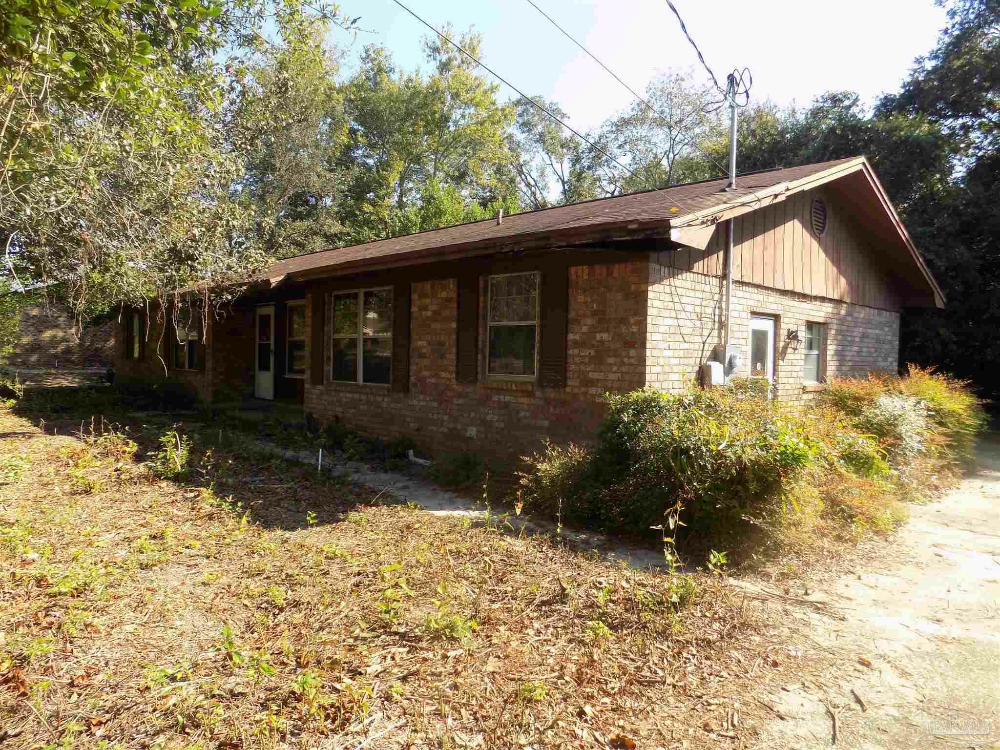 Property Photo:  7114 Wymart Rd  FL 32526 