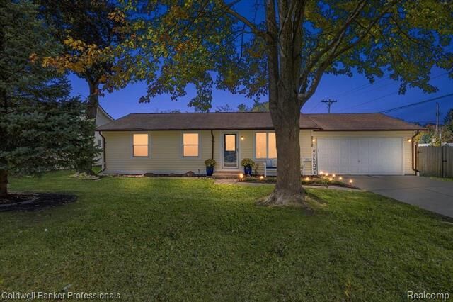 Property Photo: 2812 Hartline Drive MI 48309